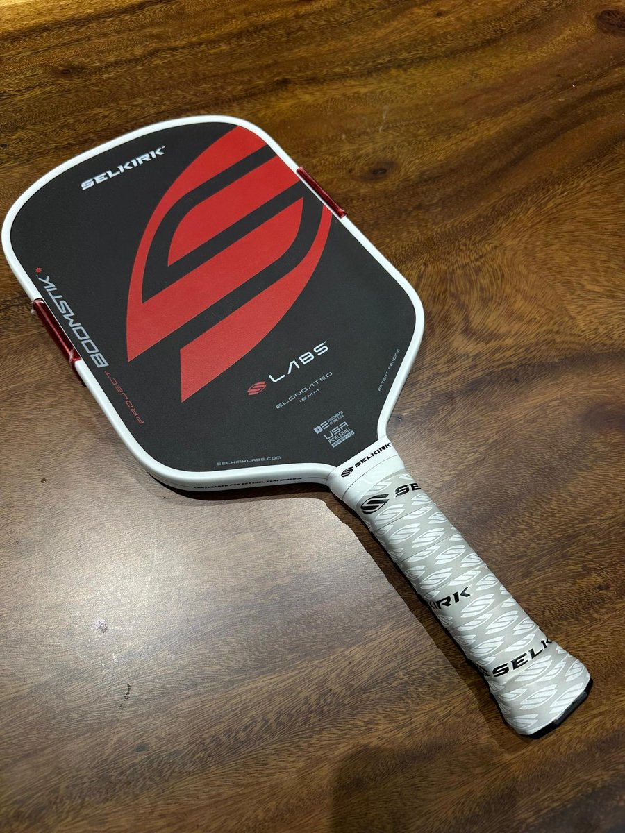 TOPXSFX's tweet photo. Selling this classic US boomstick for RM900. Only got paddle and cert/carbon plate. No red leather case. Can nego a bit..pm if interested!! #pickleball #paddle #selkirk #boomstick #malaysia https://t.co/yVMNo9H8dZ
