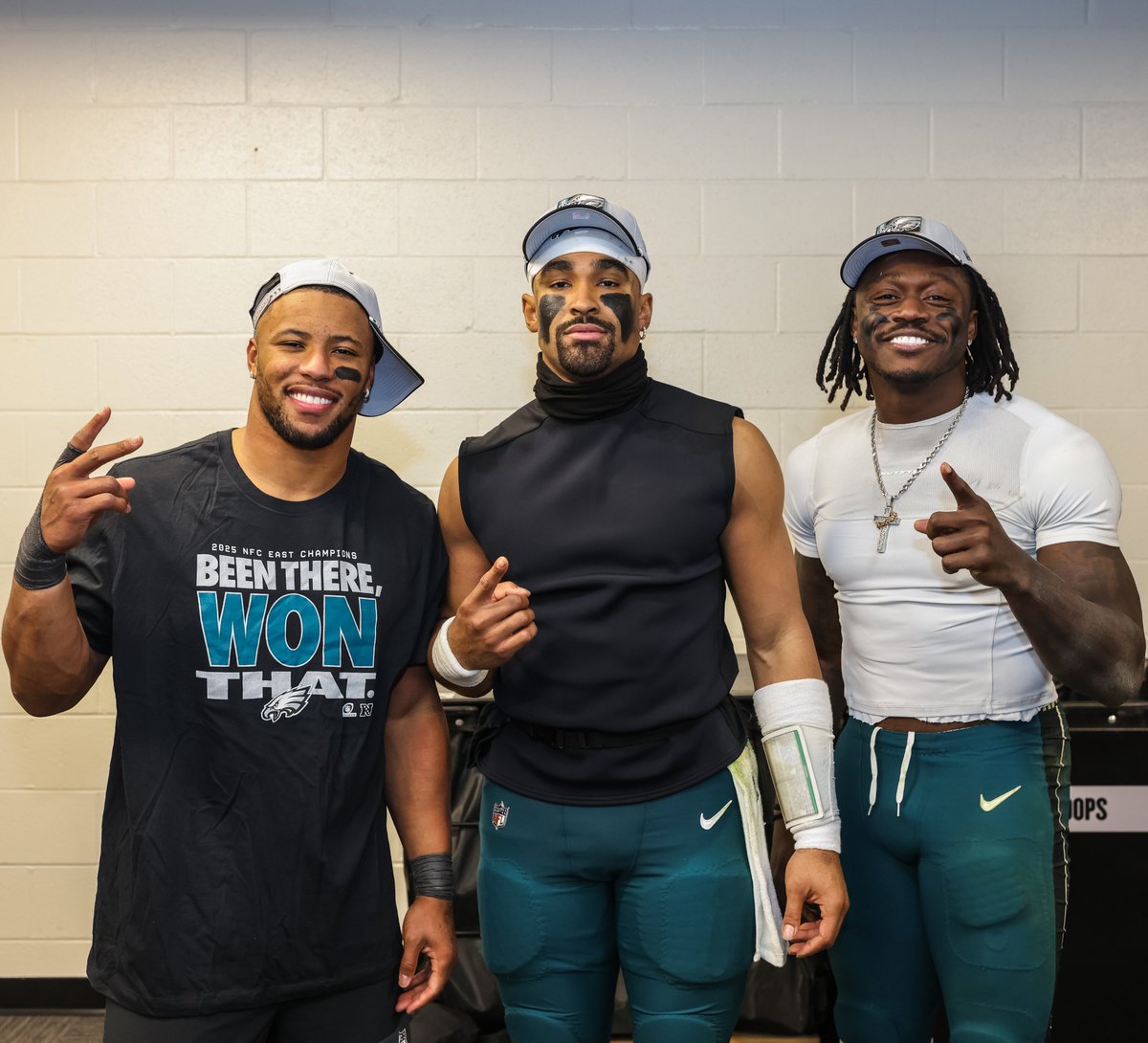 The perfect photo to kick off your VICTORY SUNDAY https://t.co/RKzLCvvcnv