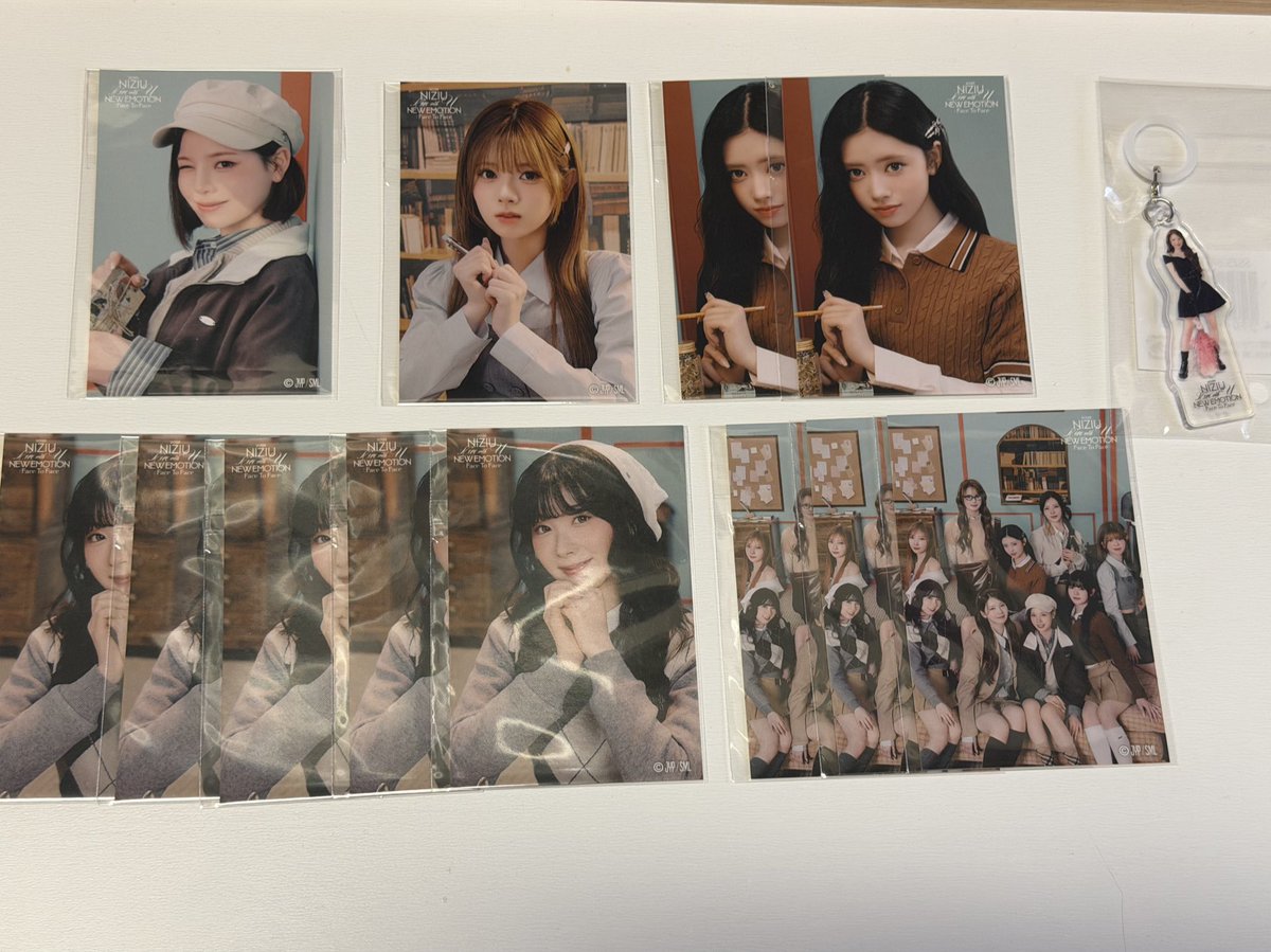 NiziU オンラインくじ 交換 譲 写真の物 D賞 アヤカ E賞 マコ リク