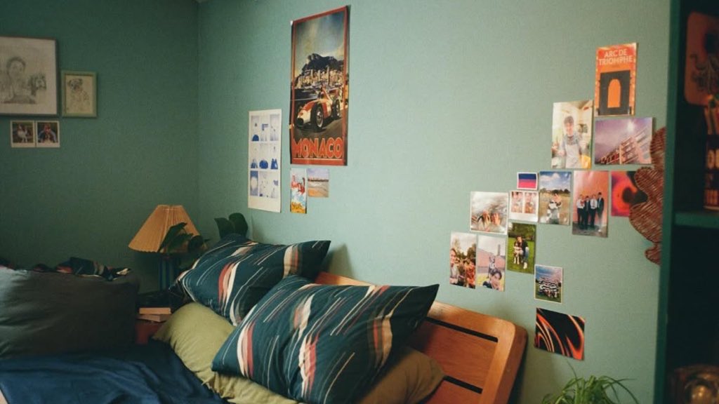 kaitstopper's tweet image. The amount of pictures and posters that get added to Nick’s bedroom wall with each passing season and now film as he and Charlie keep making new memories together and Nick is able to find his most authentic and true self😭😭