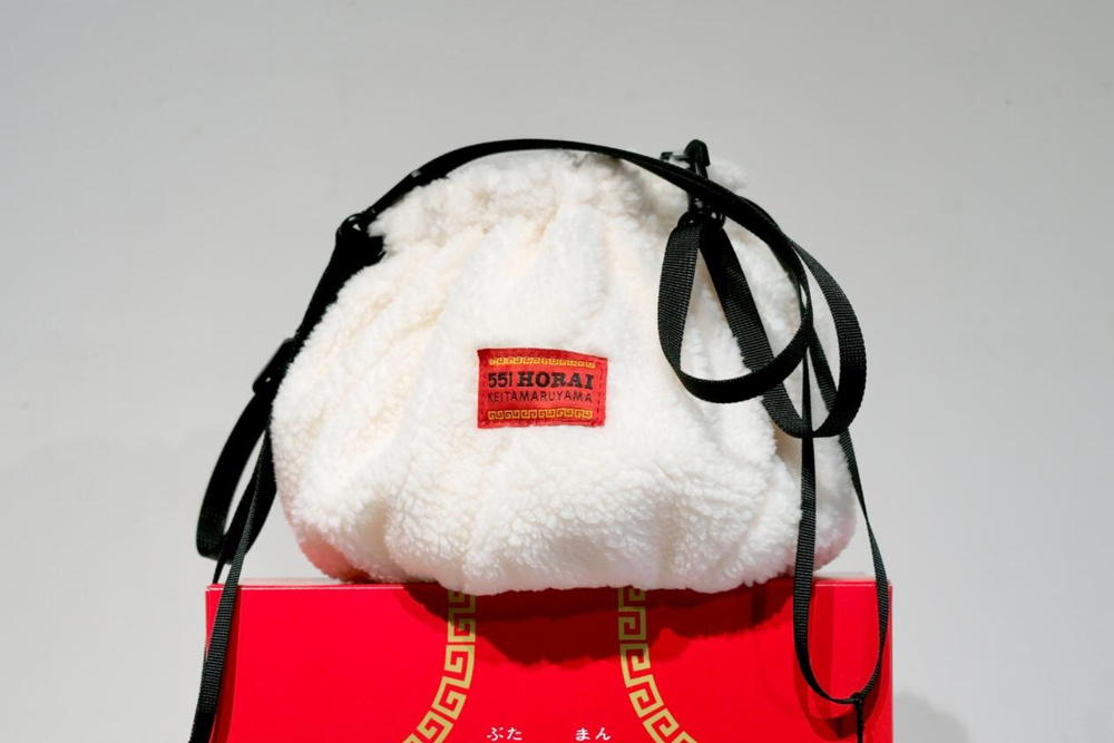 ケイタ マルヤマ「縁起物市」551蓬莱の“豚まん型巾着”＆招き猫バッグ