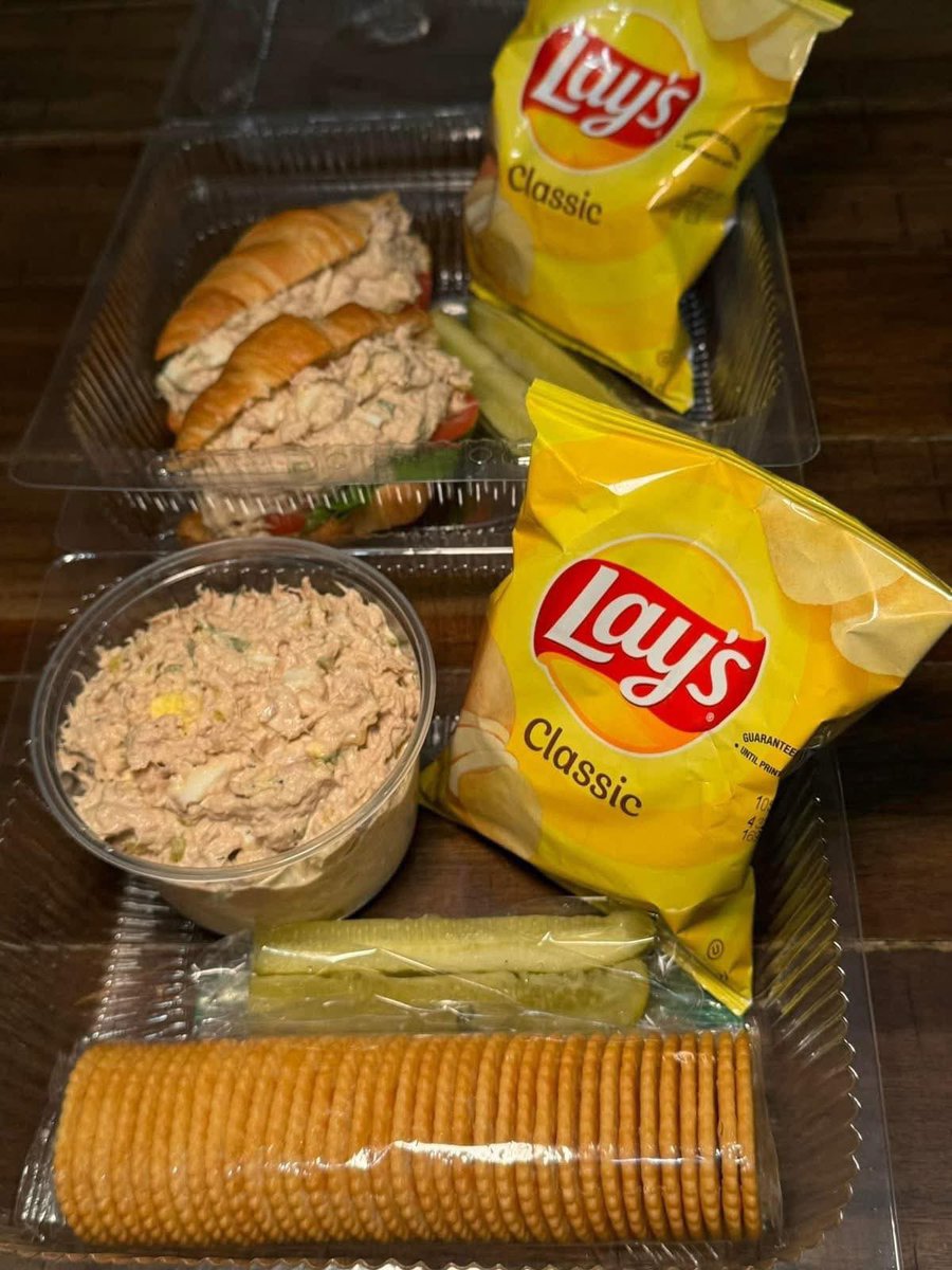 rahsh33m's tweet image. One thing about me? Imma eat some Tuna