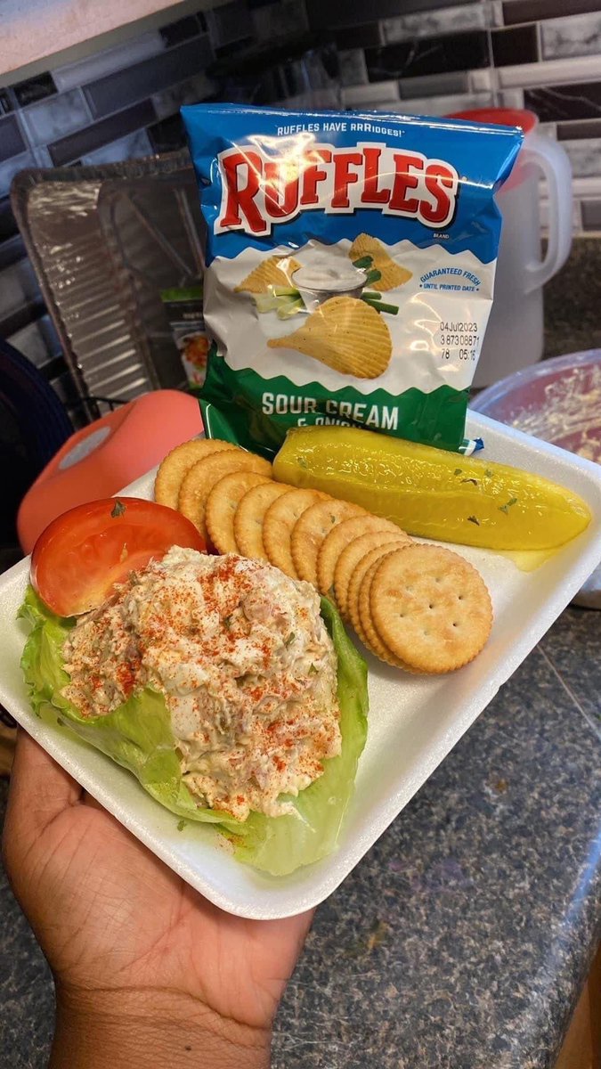 rahsh33m's tweet image. One thing about me? Imma eat some Tuna