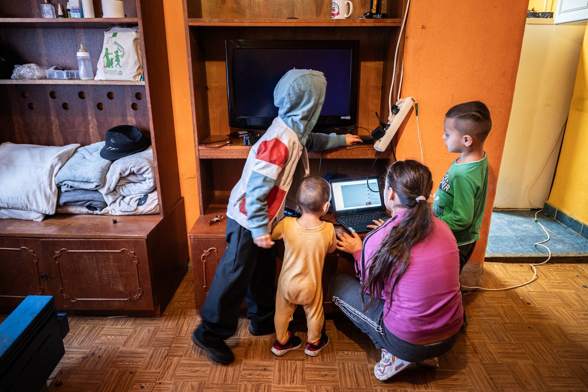 indexhu's tweet photo. Ózd nyomortelepén, Somsályban hiába várják a Jézuskát.
További képek:
https://t.co/4MkWrglCbf
Fotó: Tövissi Bence / Index
#Hungary #poorness #Christmas2025 #indexhu https://t.co/Q63wbJTHxp
