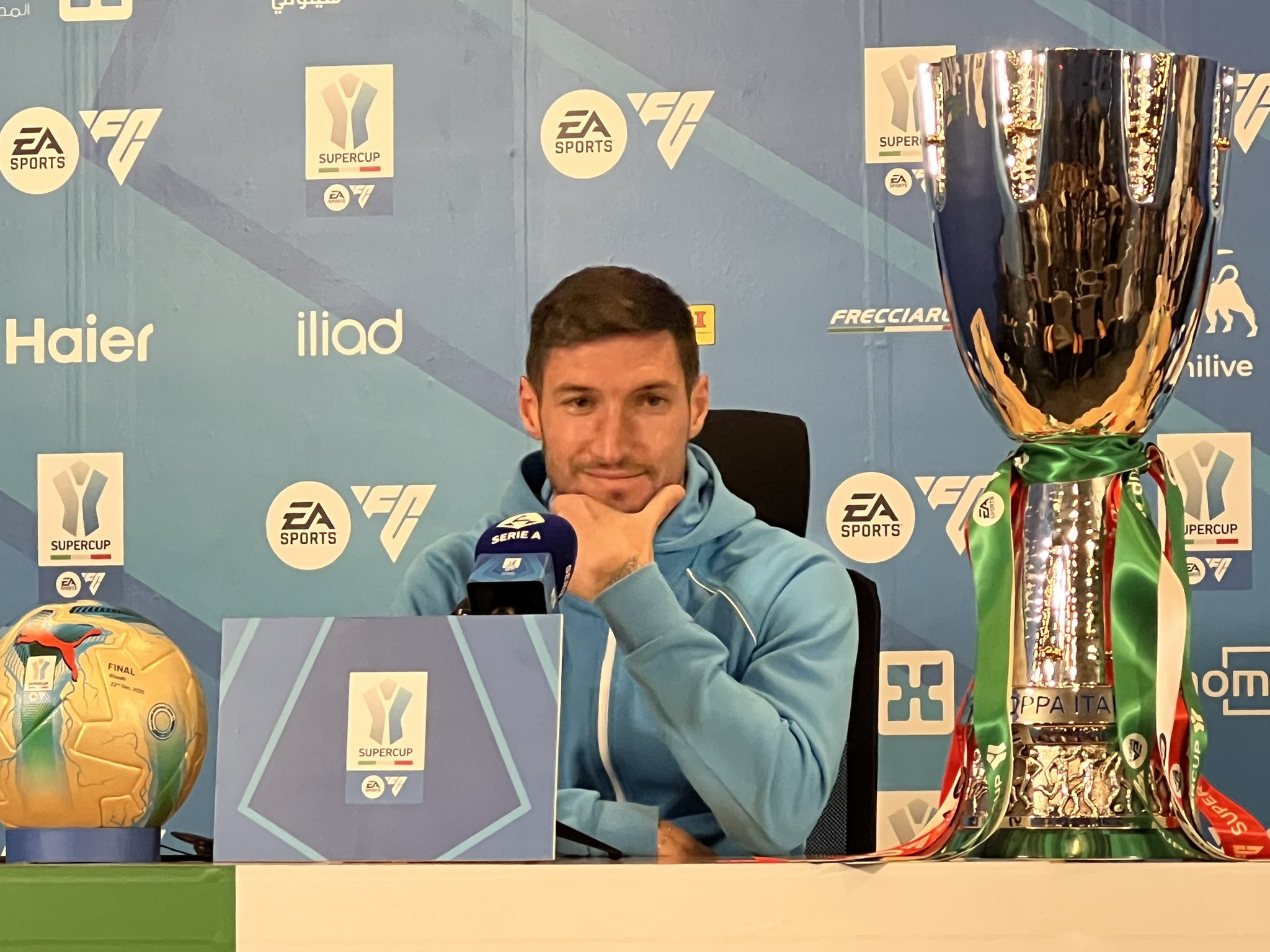 ماتيو بوليتانو لاعب فريق نابولي في المؤتمر الصحافي: -ستكون المباراة مفتوحة من كلا الفريقين، لأنهما يرغبان بالفوز، ونحن بدورنا نريد الفوز وأخذ الكأس، وأعتقد في المجمل أنها ستكون مباراة جميلة. #نابولي_بولونيا 