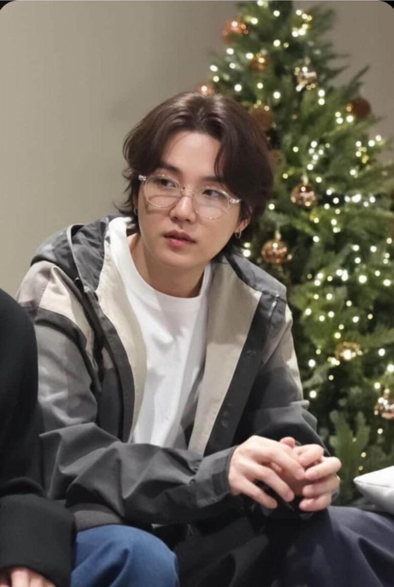 윤기 미모 미췃다 이러니 사랑에빠지지🫠