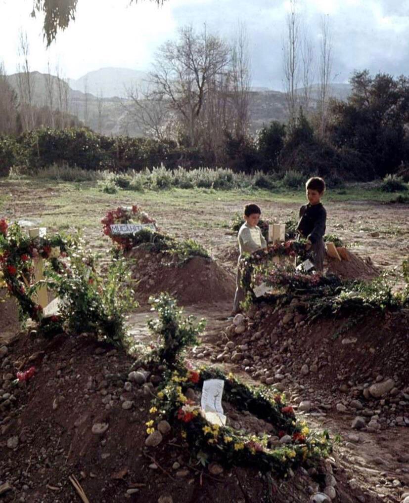 gokturklermedya's tweet photo. UNUTMA TÜRK!

21 Aralık 1963 tarihinde rum terör örgütü EOKA militanlarının ve rum çetelerin gerçekleştirdiği “Kanlı Noel” katliamında 364 Türk  Kıbrıs’ta şehit düştü, 103 Türk köyü boşaltıldı. https://t.co/G8vgj2mIIB