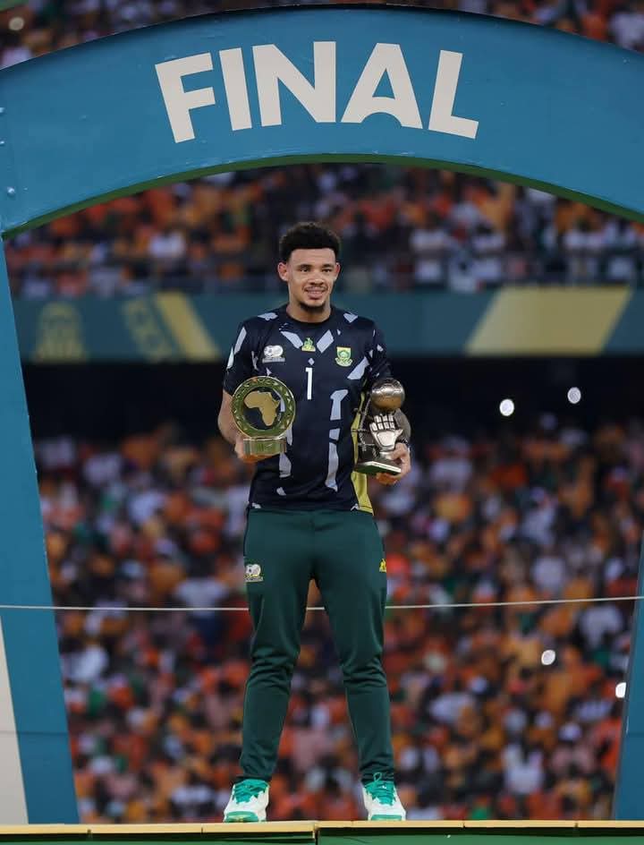 _izodlalaiTv's tweet image. Bafana Bafana Squad Audit | AFCON 2025🇿🇦

Ronwen Williams[C]

Very experienced, exceptional ball distribution, a good shot-stopper. He is the reigning AFCON best GK, which speaks volumes about his quality &amp;amp; influence

Weakness: Can be too casual, leading to errors+goals

Thread👇🏾