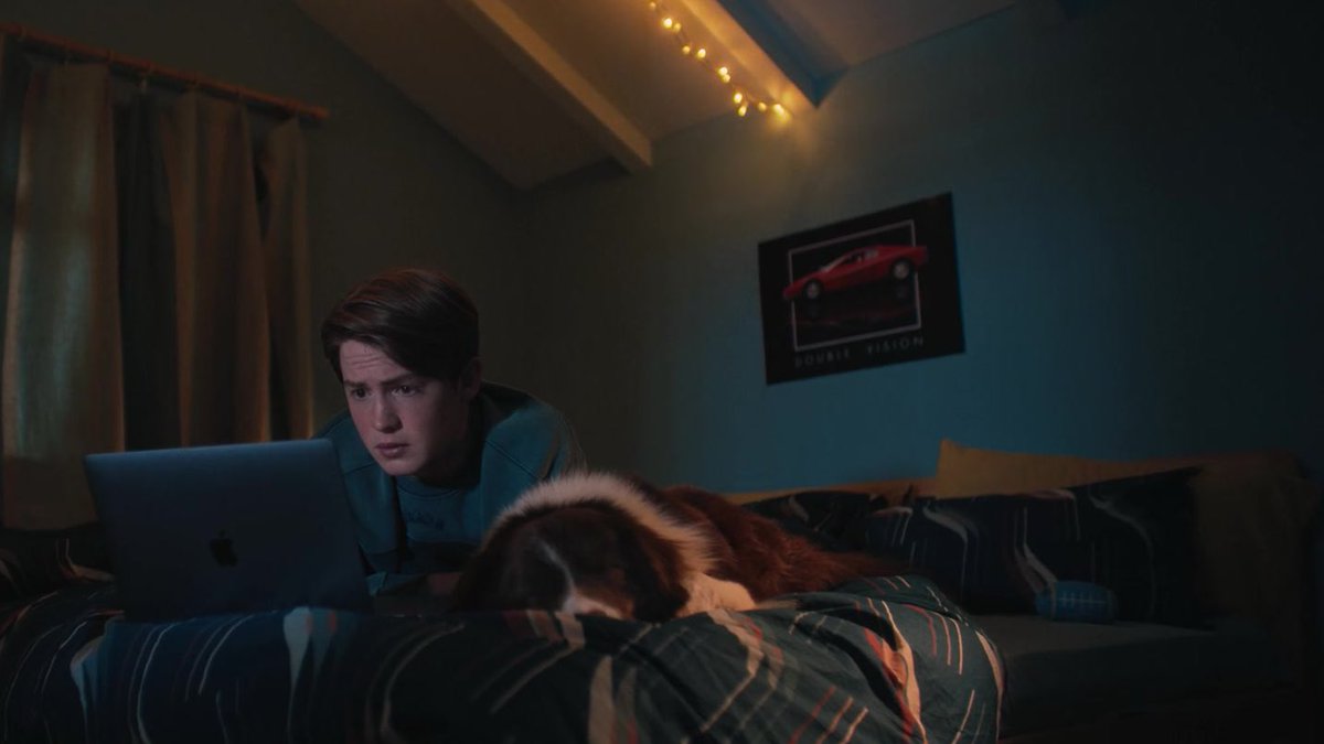 gabheartstopper's tweet image. the way you can literally see nick grow and figure out who he is as a person through his bedroom ):