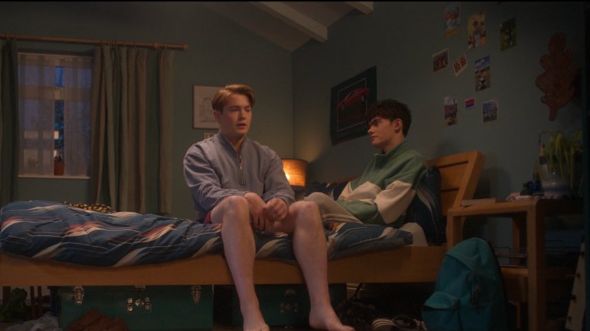 gabheartstopper's tweet image. the way you can literally see nick grow and figure out who he is as a person through his bedroom ):