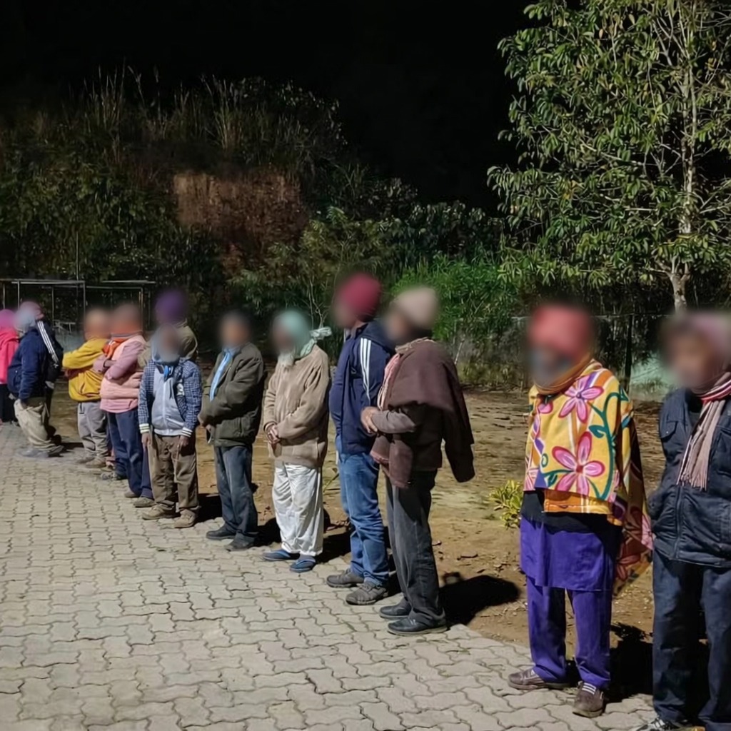 himantabiswa's tweet photo. In a full Doomsday moment, @assampolice &amp; BSF assembled and snapped 🫰💥.

19 illegals from Nagaon &amp; Karbi Anglong disappeared from India, reappeared in their hell hole 

Message is crystal clear: Illegal stay in Assam? Endgame guaranteed. https://t.co/IFLTUPngxz