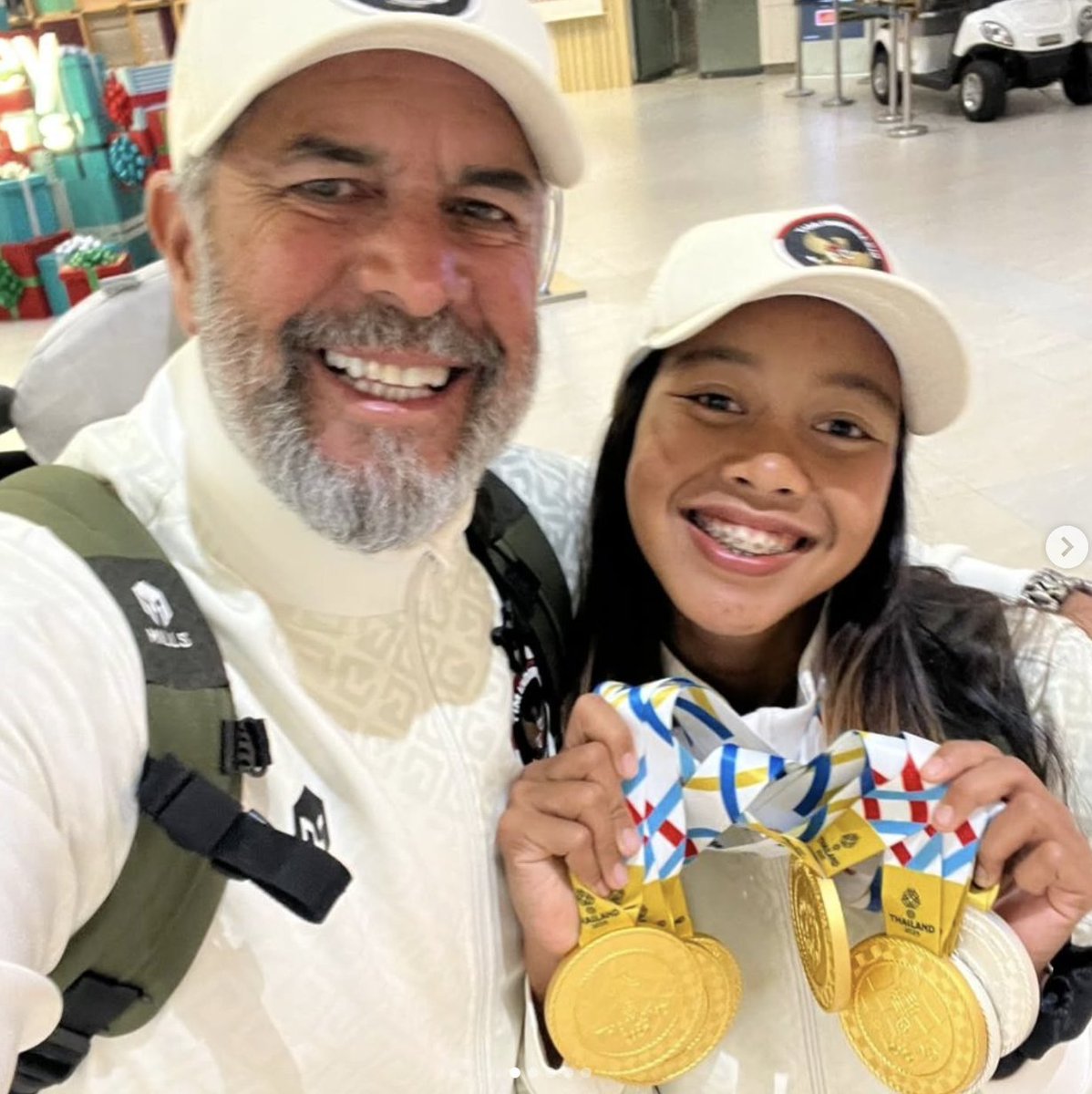 Stagnan sbg perenang daerah, tiga tahun lalu Martina Ayu Pratiwi melakukan switching karier dan mentransfer bakatnya ke triathlon.

Bulan ini, pd usia baru 21 thn, usia yg sebetulnya blm benar2 menyentuh puncak fisiologisnya, Nana menjadi Ratu Triathlon Asia Tenggara.

Nana