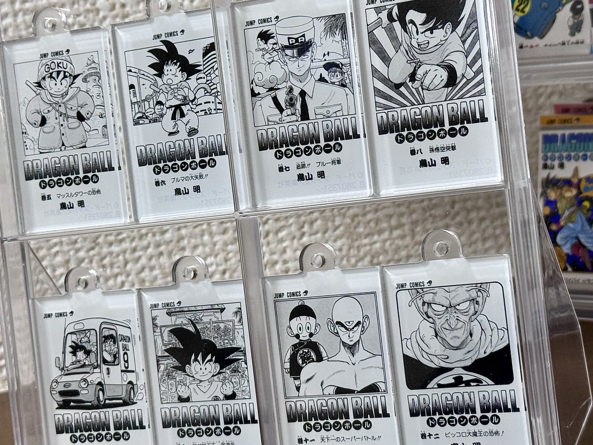 PAPIKO1987's tweet image. コミックスチャームコレクションのアクリルは、100均の缶バッジケース(6個用)に12個収納できます。