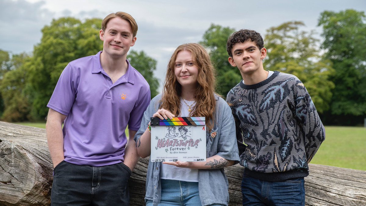 chxrliespring0's tweet image. “2026 will be a big year for Heartstopper!!” 🍂