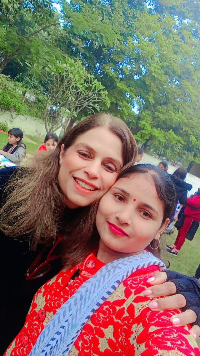 aparnaswarup's tweet image. Me and my girl all filtered up….
#campus