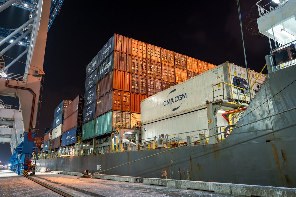 شركة موانئ أسياد والمناطق الحرة تُعلن تدشين الرحلات المنتظمة لشركة الشحن الفرنسية/ سي إم إيه سي جي إم/إلى محطة أسياد للحاويات بالدقم، بوصول أول سفينة ضمن الخط الجديد إلى ميناء #الدقم. 