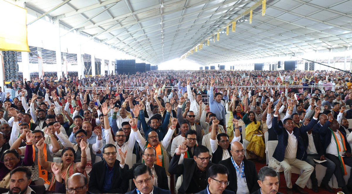 नामरूप के साथ ही डिब्रूगढ़ की जनता-जनार्दन का जोश और उत्साह बताता है कि असम के विकास को लेकर डबल इंजन सरकार में उनका विश्वास कितना गहरा है।