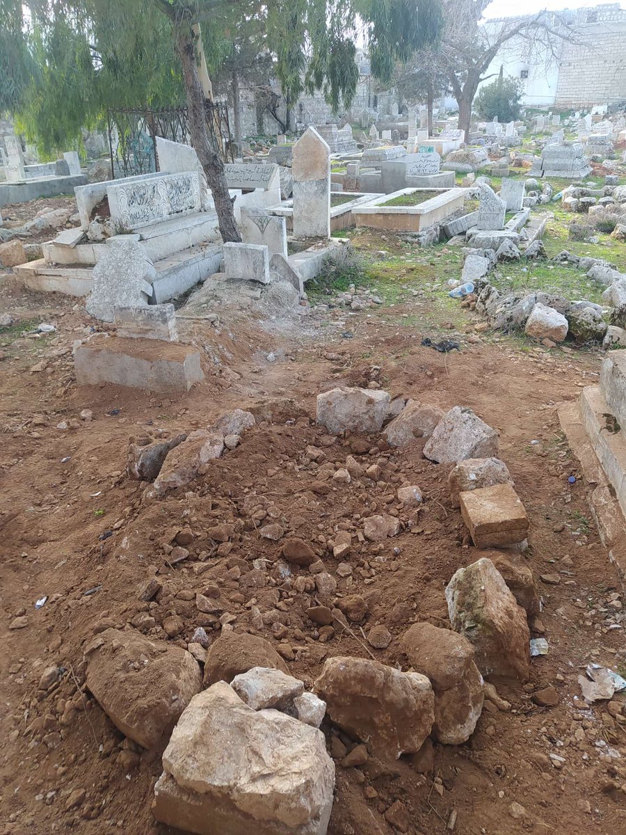 🔴 “Lodos Ali” lakabıyla bilinen Bursalı Türk mücahit Ali Kurtuluş, Suriye’de vefat etti.

Afganistan’da ABD ve NATO işgaline karşı savaşan Kurtuluş, devrim sürecinin başlamasıyla 2011 yılında Suriye’ye geçti. Bir dönem Ahmed Şara’nın korumalığını yaptı.

Yaklaşık 20 yıllık