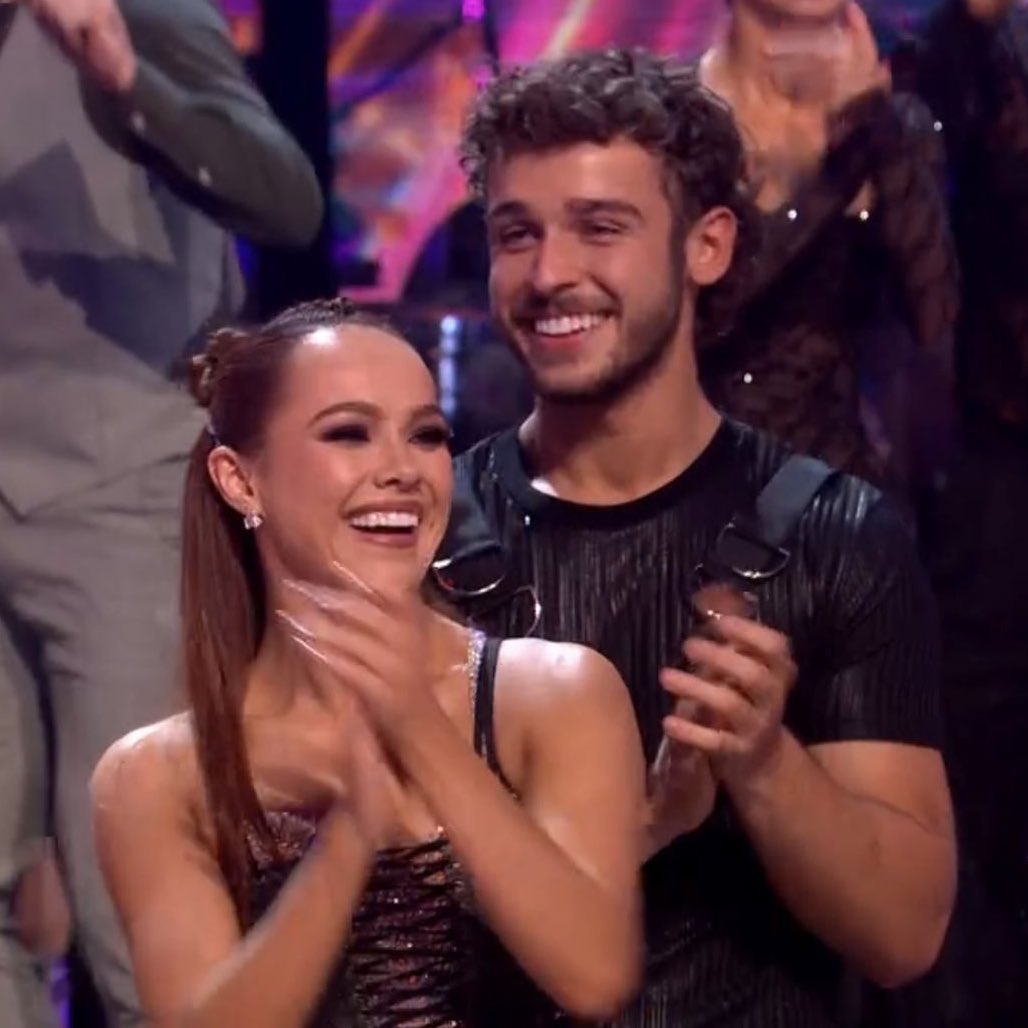 missedagainn's tweet image. theres just something about an unstoppable redhead and her funny brunette youtuber dance partner 🥹