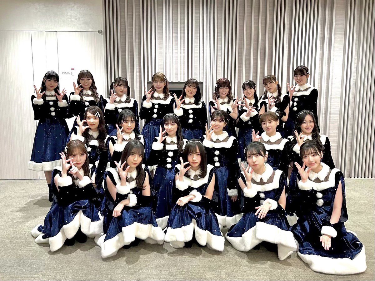 2022年MステクリスマスSPでの、ネイビーサンタ衣装。翌年にKアリでこの