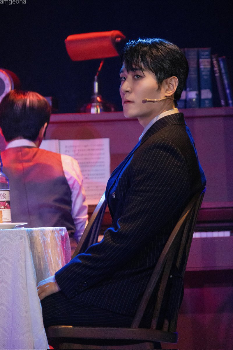 amgeona_pic's tweet image. 251221 밤 뮤지컬 미드나잇 액터뮤지션 
커튼콜

맨 역 #신수빈 배우님