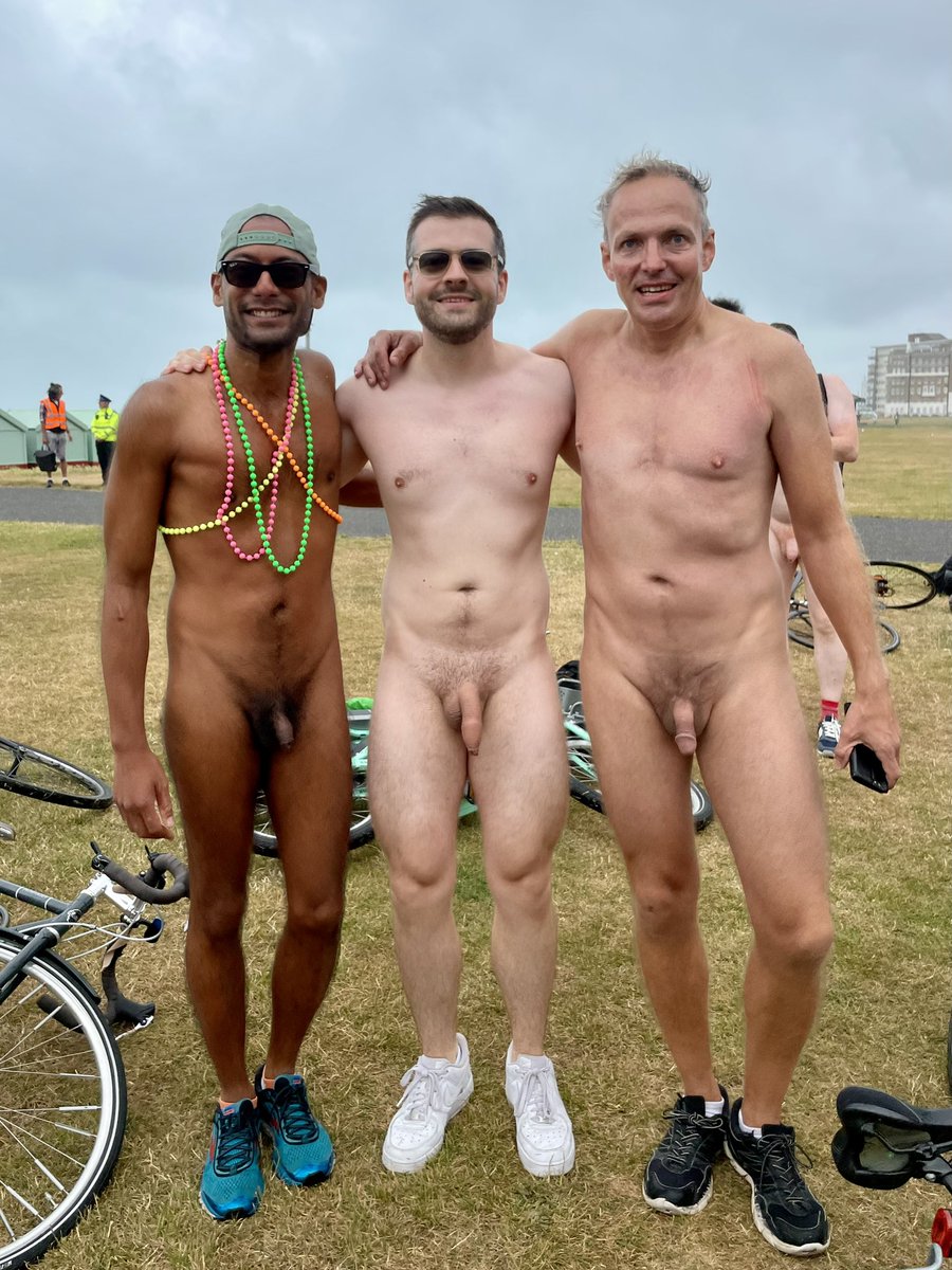 Naked_guyy tweet picture