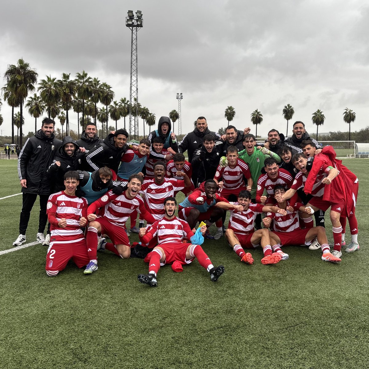 Y por tercera temporada consecutiva...

𝐄𝐒𝐓𝐀 𝐅𝐀𝐌𝐈𝐋𝐈𝐀 𝐄𝐒 𝐃𝐄 𝐂𝐎𝐏𝐀 𝐃𝐄𝐋 𝐑𝐄𝐘 🍍❤️