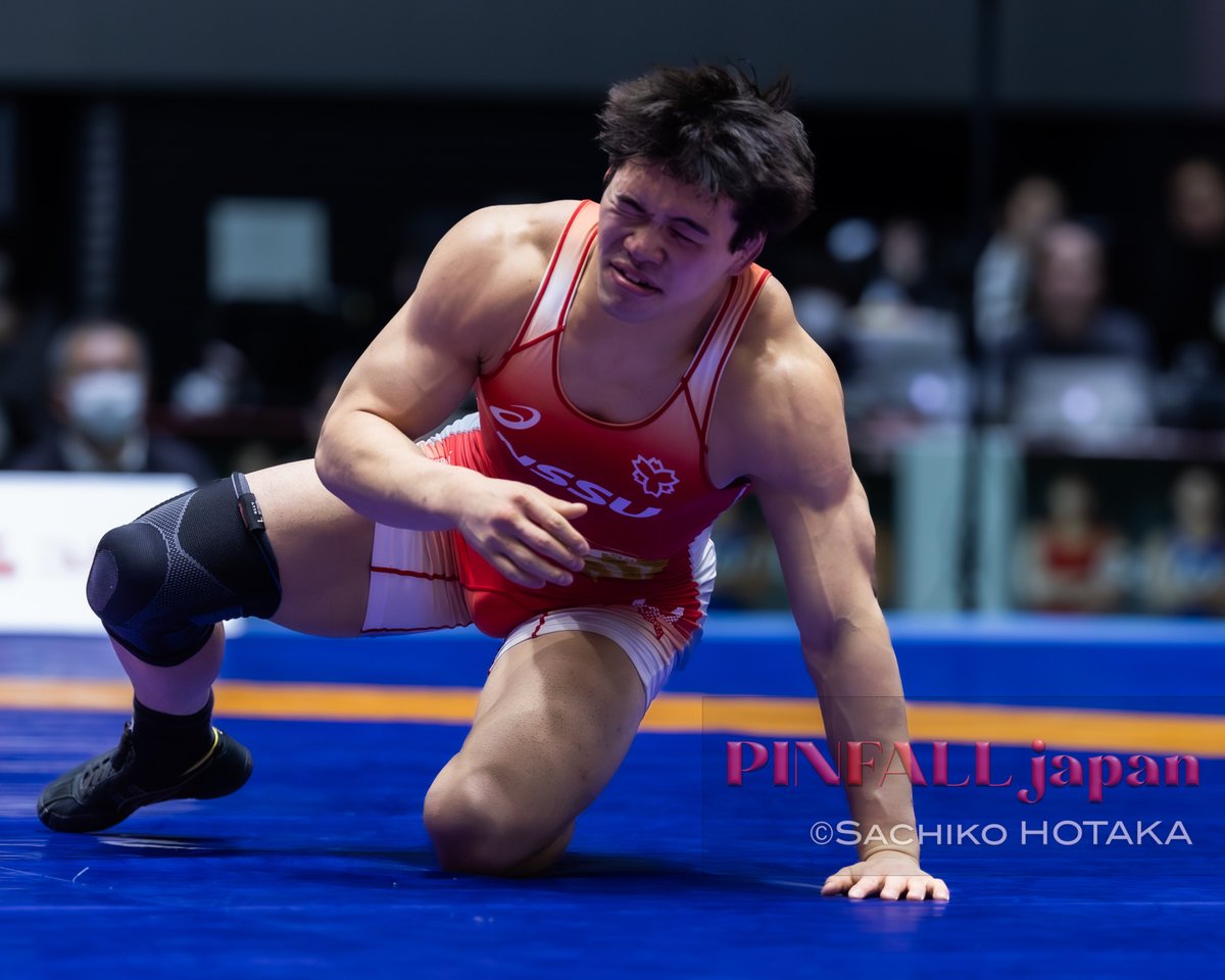 【GOLD MEDAL MATCH】DAY4
#天皇杯レスリング2025
FS74決勝戦
🟥74kg世界王者・髙橋海大（日本体育大学）⚫️
🟦70kg世界王者・青柳善の輔（クリナップ）⚪️

全日本レスリング選手権
東京・駒沢体育館
2025年12月18日(木)〜21日(日)

📷Sachiko HOTAKA