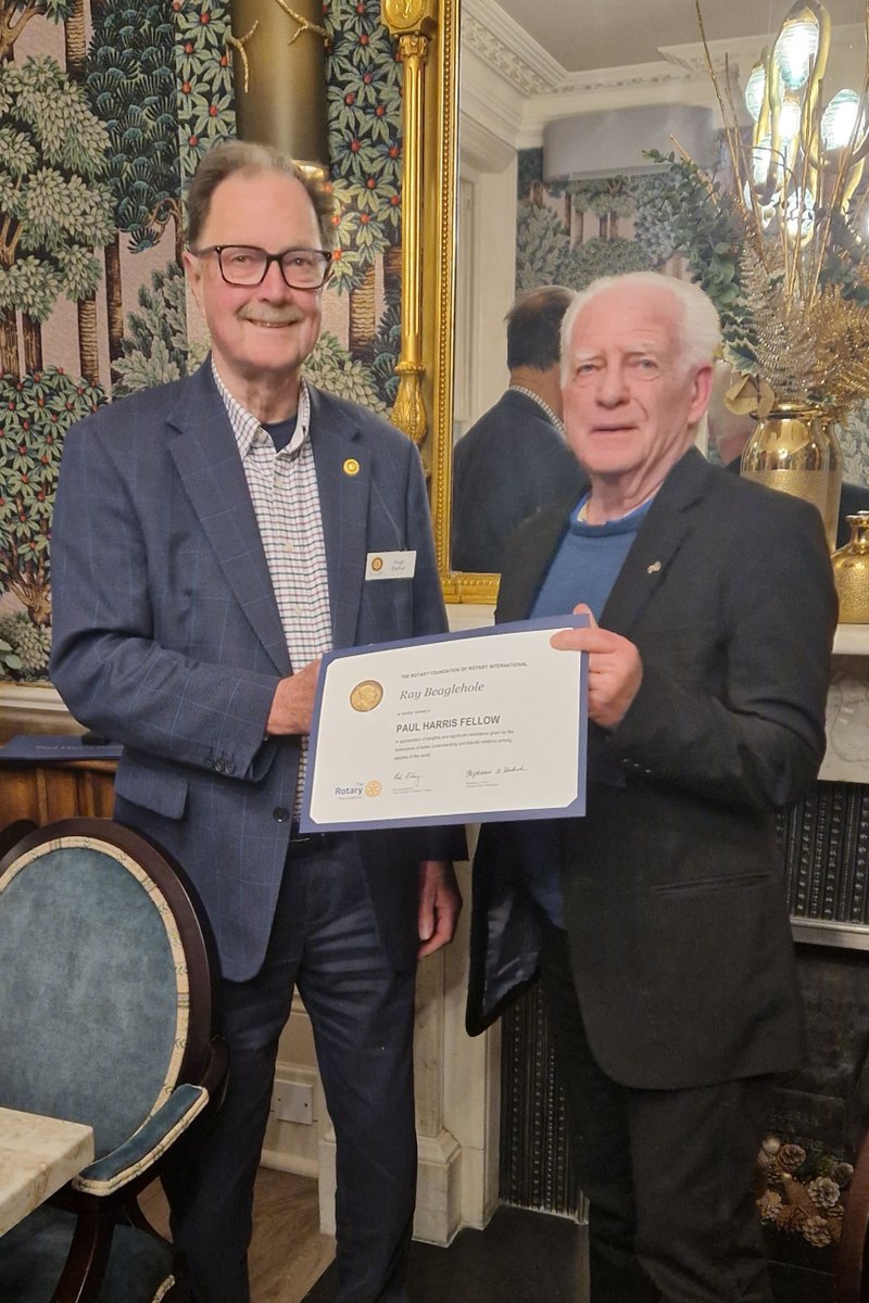 RotaryChannel's tweet image. Two members of the Channel Rotary Club Folkestone have been honoured with the movements highest accolade – the prestigious Paul Harris Fellowship.
Founder Member Hugh Barker handing over the award to Ray Beaglehole and Nigel Hart.

#channelrotary #paulharrisfellow #rotarymembers
