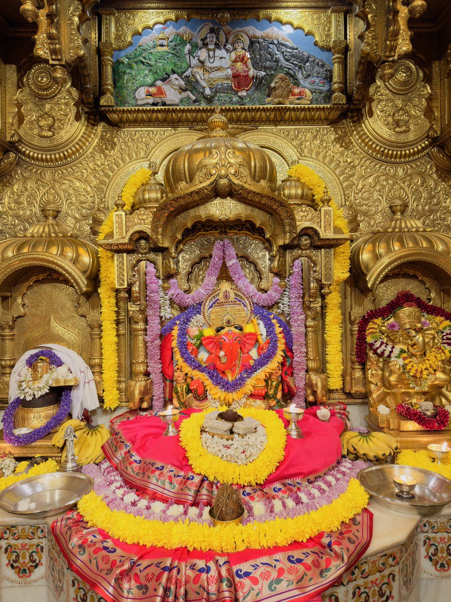 🙏 गणपती  बाप्पा मोरया 🌺मंगलमूर्ती मोरया 🙏२१/१२/२०२५
🙏Ganapati Bappa Moraya 🌺 Mangalmurti Moraya  🙏21/12/2025