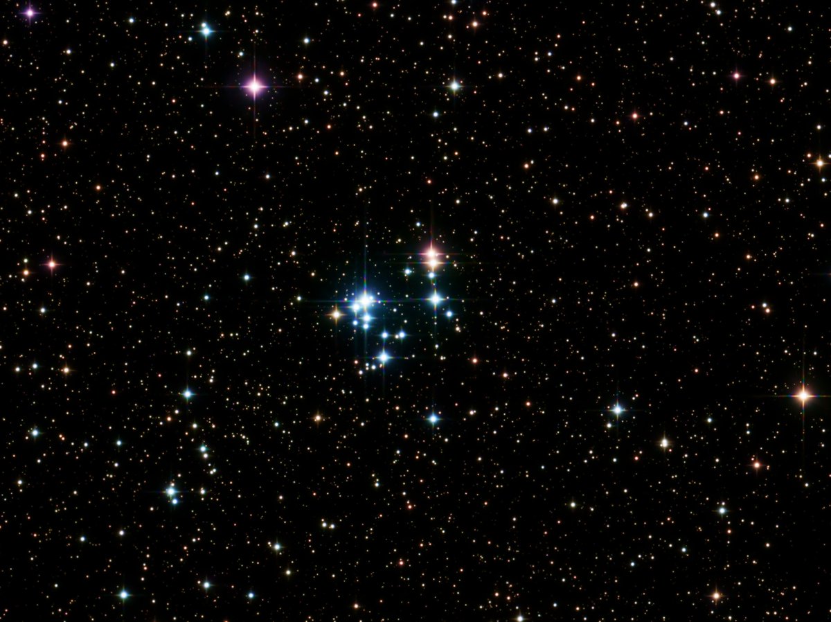 オリオン座にある37星団（NGC2169）です。
数字の37に見えるかな？

#37星団 #ngc2169