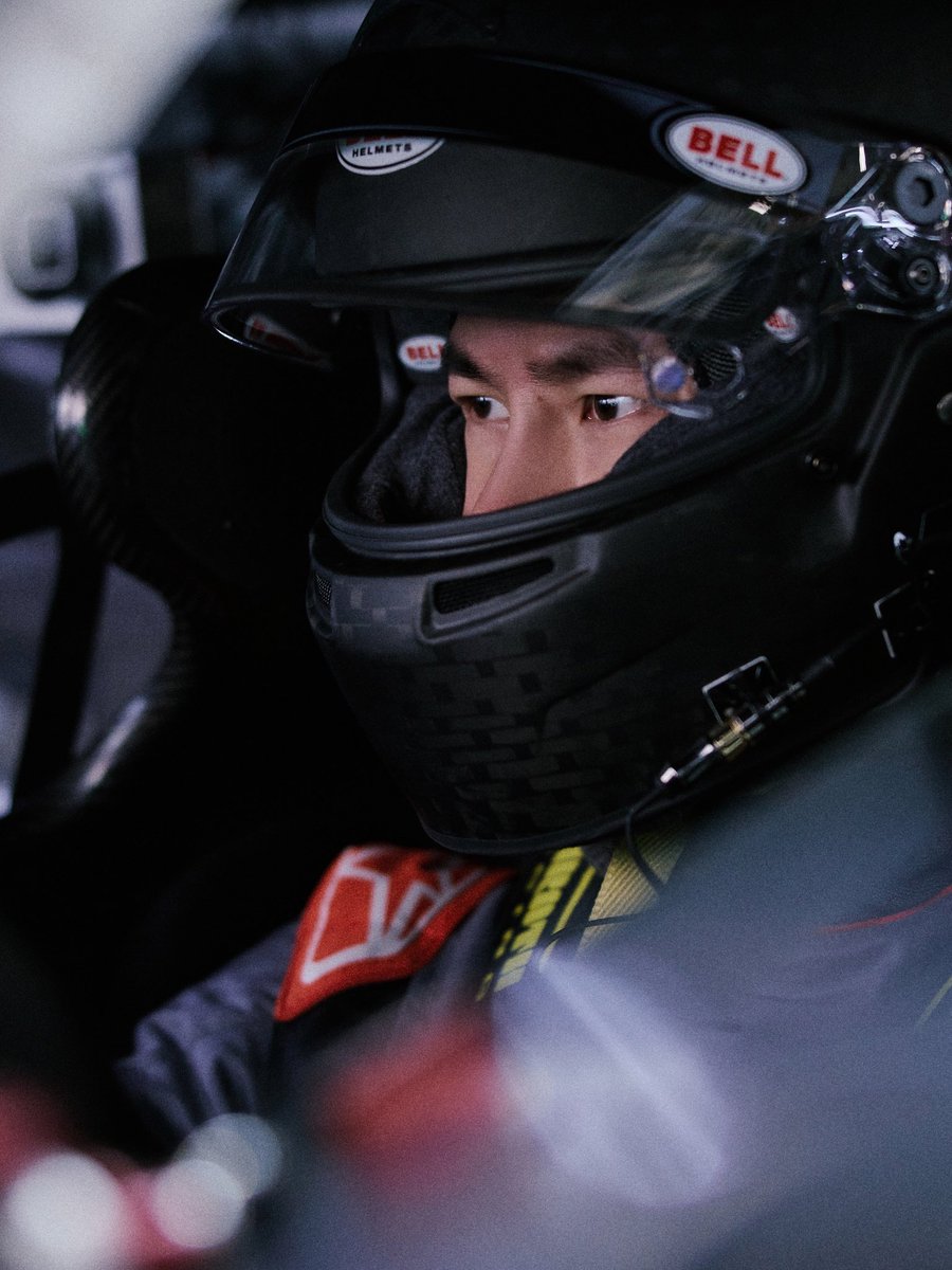 nahz_oaix's tweet image. he is so hot…