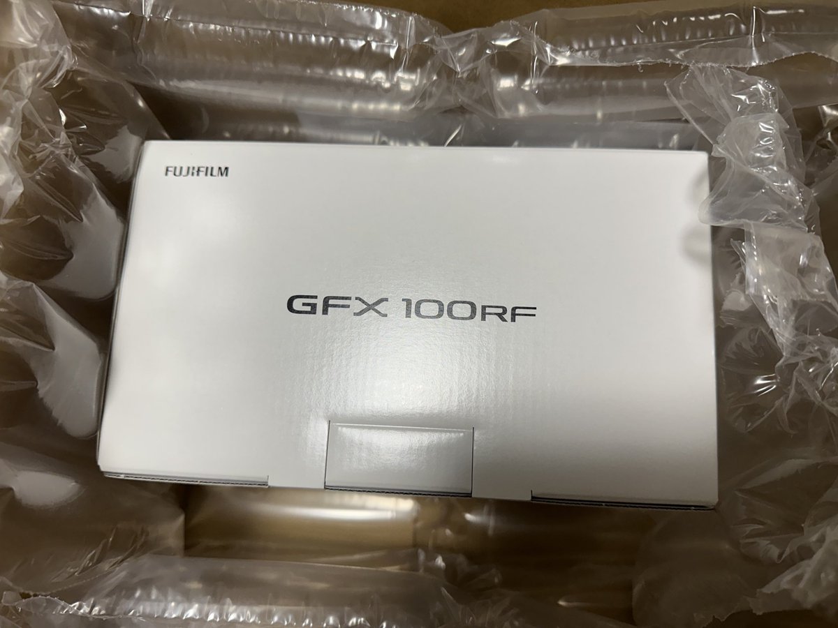 gekitetsu07's tweet photo. rx1r iiiと迷ったけどこっちにした。
あの小ささと基本性能の高さは相当魅力的だけど、画質的には一応d850でも近い絵は撮れると、自分を無理やり納得させた。 https://t.co/3SumfGtjRU