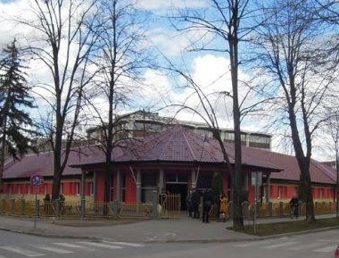 Muzička (Umjetnička) škola Vlado Milošević u Banjoj Luci je iznjedrila toliko odličnih muzičara,pedagoga,horova, orkestara,bendova, projekata da je velika bruka za Grad Banja Luka i R. Srpsku da toj školi do sada nije izgrađena pristojna mnogo veća zgrada sa koncertnom salom.