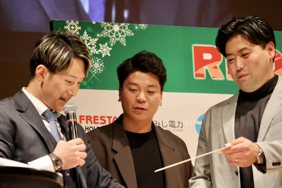 momon0217's tweet photo. いままで見てきたイベントの中でダントツで
ゆる〜い会でしたが、だからこそ選手の素のお顔が見れてとっっっても楽しかったです❣️
それも全て、選手たちと仲の良い横山さんにしかできないイベントだと思いました！🧀
ほんとうに最高なイベントでした😇
また来年もありますように🙏🏻✨

 #REDFES https://t.co/kyfqeW6355