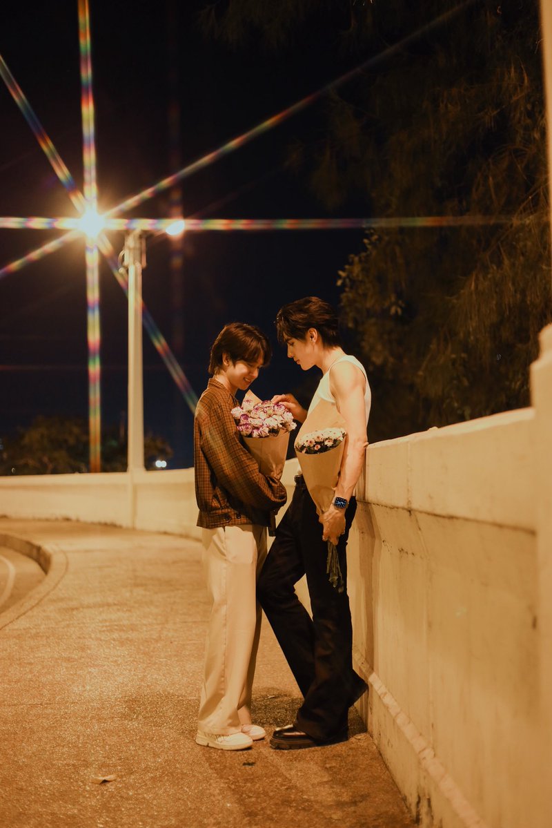 FlukeNatouch's tweet image. We meet where petals and glances collide 🪻💐
 #เจ้าแก้มก้อน #fluke_natouch #peterpanzz_w