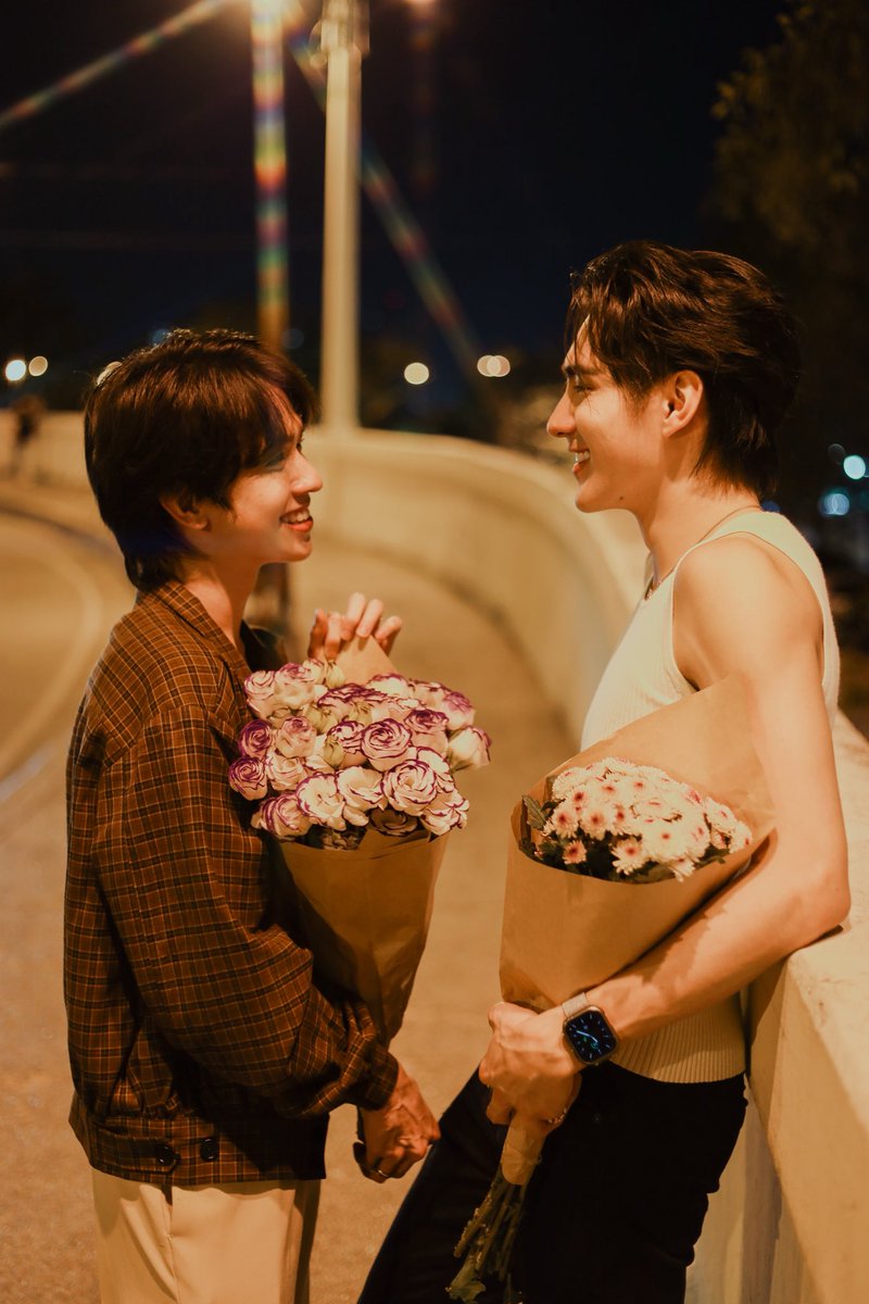 FlukeNatouch's tweet image. We meet where petals and glances collide 🪻💐
 #เจ้าแก้มก้อน #fluke_natouch #peterpanzz_w