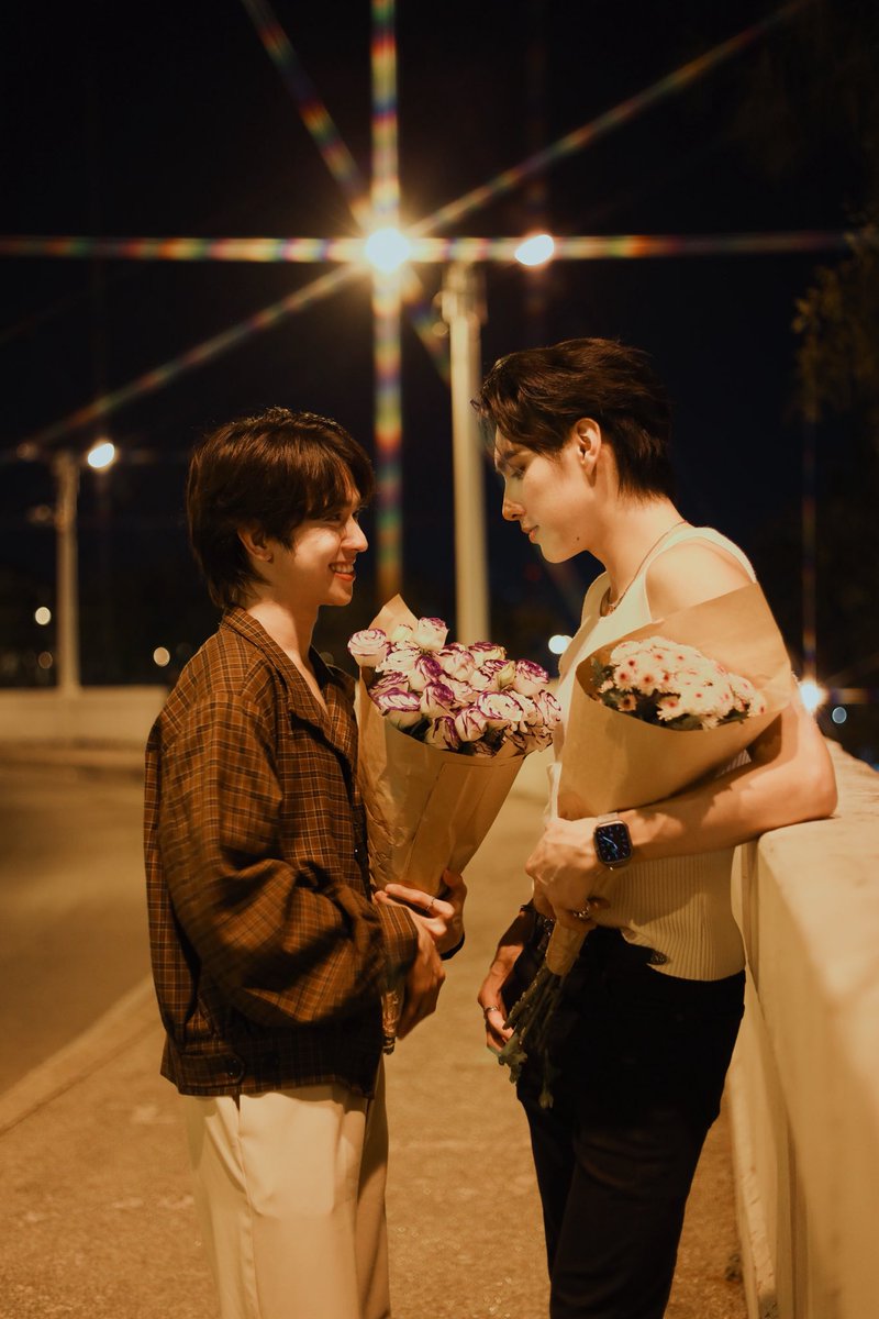 FlukeNatouch's tweet image. We meet where petals and glances collide 🪻💐
 #เจ้าแก้มก้อน #fluke_natouch #peterpanzz_w