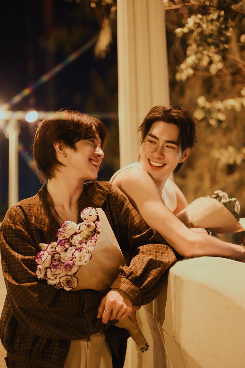 FlukeNatouch's tweet image. We meet where petals and glances collide 🪻💐
 #เจ้าแก้มก้อน #fluke_natouch #peterpanzz_w