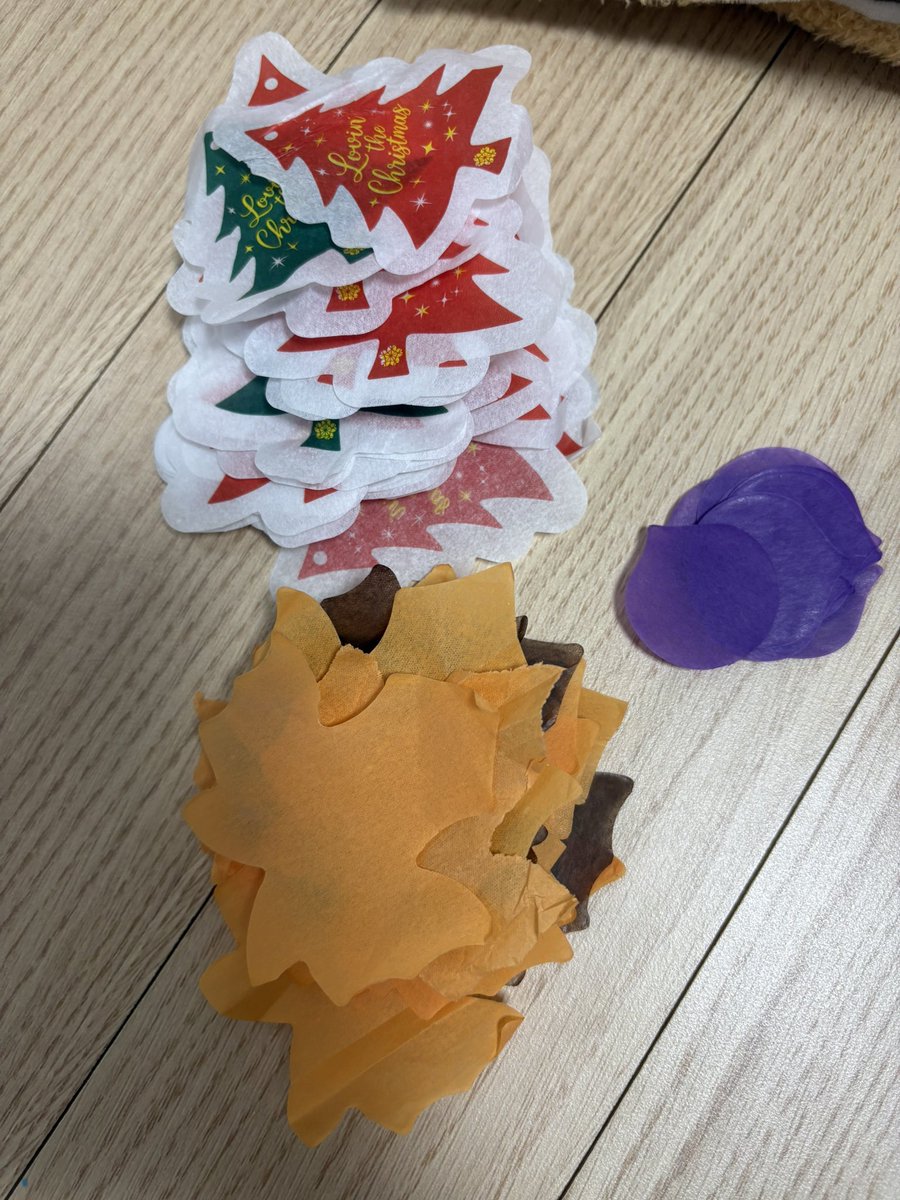 컨페티 양이 생각보다 많아서 
추첨으로 알티 두분께 반택비만 받고 보내드립니덩!!