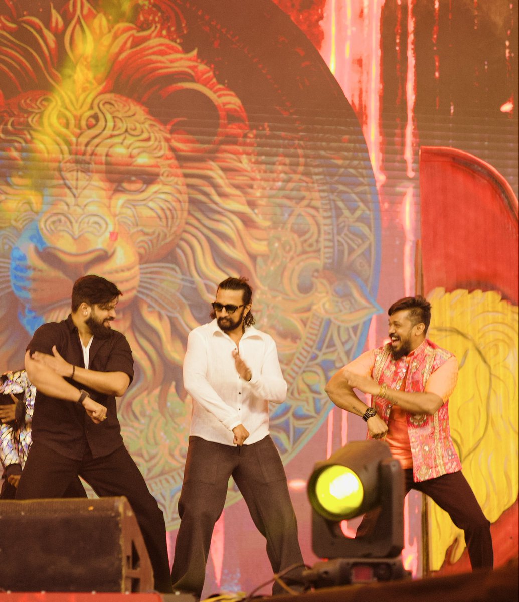 Theactorpradeep's tweet photo. #MarkUtsava #Hubballi #MarkOnDec25th @KicchaSudeep anna @TheactorRajeev https://t.co/bTpM08mjeB