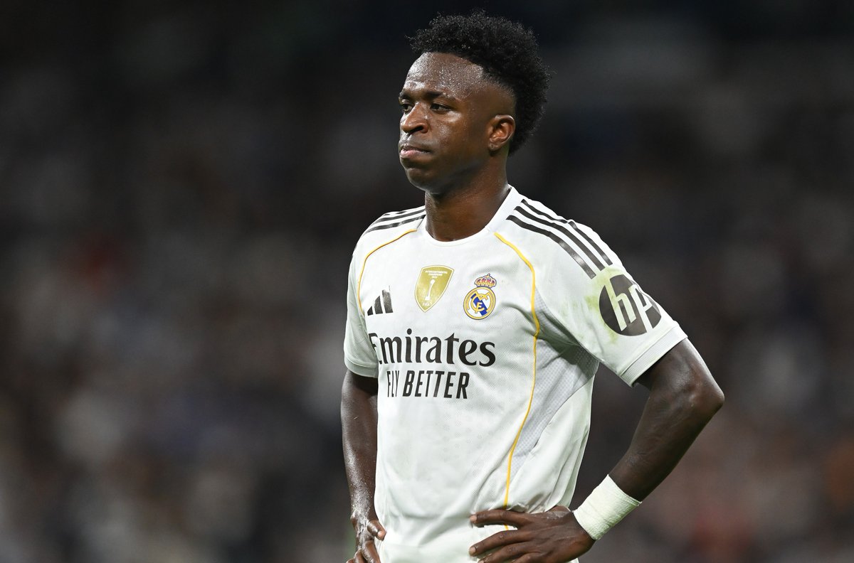 Os voy a dar mi opinión más sincera sobre Vinicius, quien quiera que lo lea y quien no que siga deslizando.

A mi desde que llegó personalmente no me gustaba mucho, no ha sido de mi agrado y creo que se notaba, si es verdad que me gustaba de él las ganas que ponía pero no era de