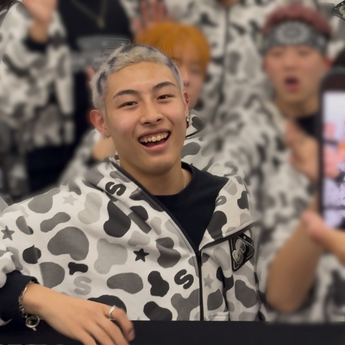 _shunch4n's tweet image. #SHUNNOSUKE くん👦🏼🧡
坊主似合ってる！って言ったら大興奮してたのかわいかったー⤴️😆✨
坊主にした理由しゅんちゃんに聞いてたのに空くん通訳してきたの謎。👈🏻wwww
衣装と髪色一緒で見つけやすかった👌🏻⭐️
R4は絶対勝とうね🤝🏻💧
#LDHSCREAM愛を叫びたい #LDHSCREAM #山口俊乃介