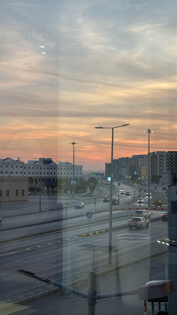 #صالحة_علي
 #حقيقه

سبحان الذي صوّر فأبدع،
فالسماء وحدها إبداع،
ولكل أرض غروبها بتوقيت مختلف،
عظيمٌ صنعه،
يوقظ فيك التفكّر ويأخذك للتأمل في بديع هذا الكون .