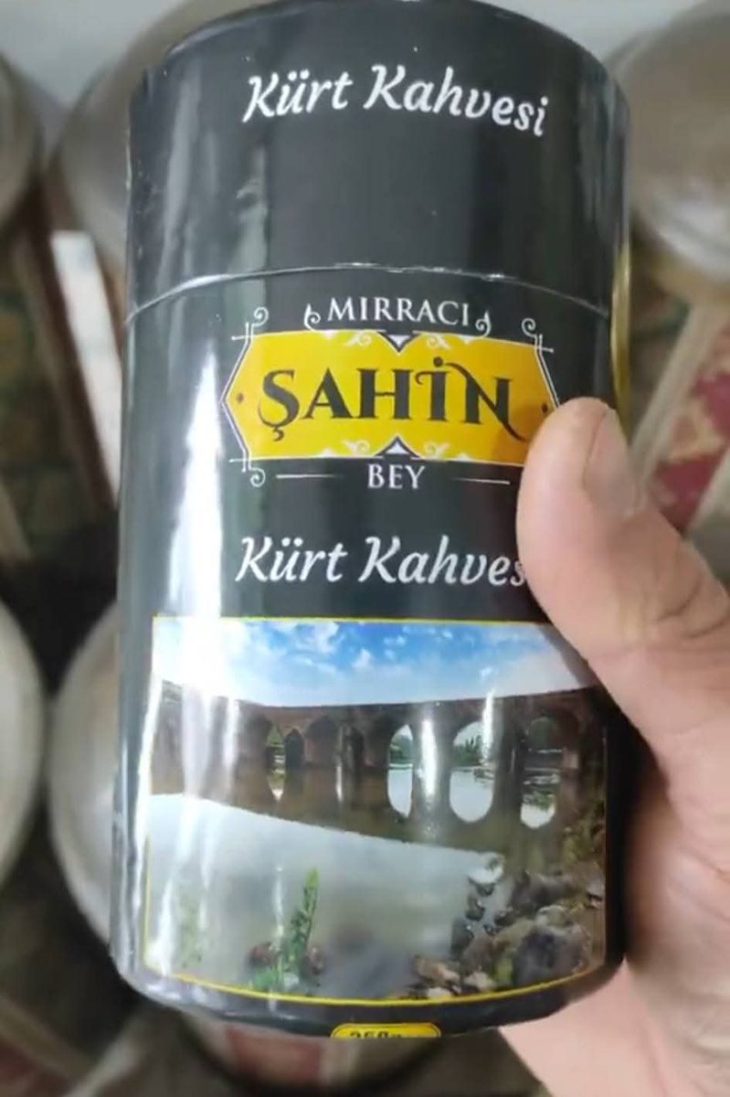 📍Diyarbakır’da Şahin Bey markasıyla satılan Kürt Kahvesinin içindekiler bölümü:

"Türk Kahvesi"