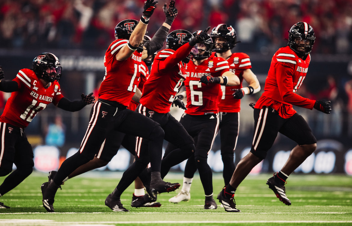 STXAmbassador's tweet image. It’s Game Week . This Pic goes so Hard . Wreck Em !