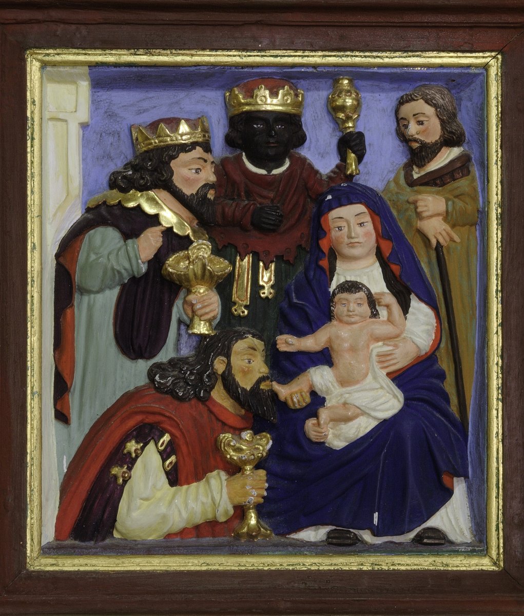 Un peu en avance ... Adoration des Mages sur le "retableau" de Notre-Dame dans l'église abbatiale de #Daoulas (#Finistère #bretagne). XVIIe siècle