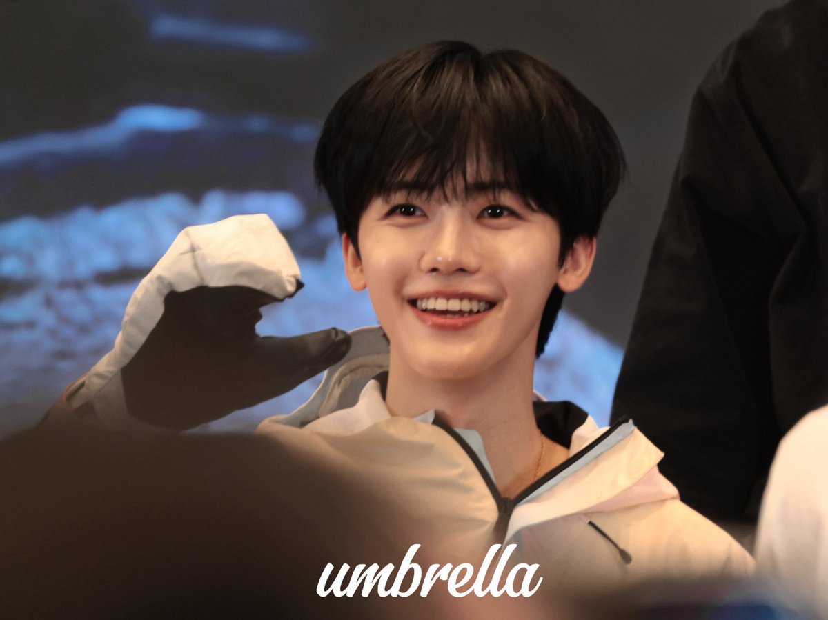 njmhae's tweet photo. CRYING HE IS THE CUTEST EVER😭😭😭😭🥹 https://t.co/uH5epwg5go