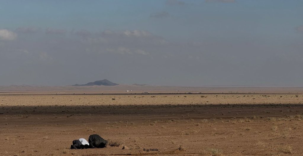 «إن أدبرت ولا اقبلت دنيا نهايتها حطام 
سجدة على وجه التراب أخير منها كلها»