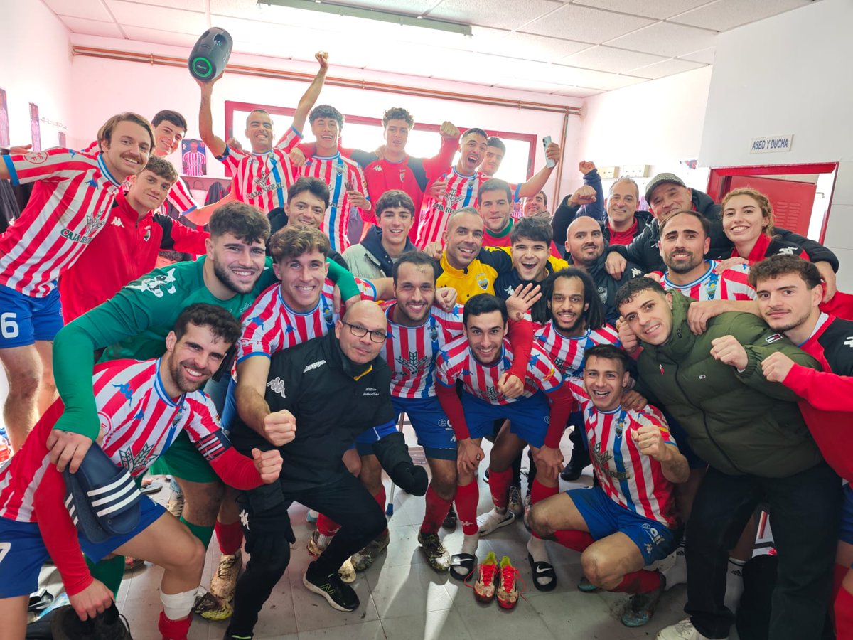 AtcoTordesillas's tweet photo. 📈 Tras la victoria de hoy ante el @CDMojados, terminamos 2025 en primera posición de la tabla clasificatoria al sumar 36 puntos en las 15 jornadas disputadas a fecha de hoy.

#VamosTorde💪 https://t.co/hYoBzcSW9L
